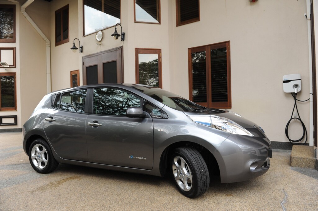 Home charger neatly fixed at LEAF owner's home garage