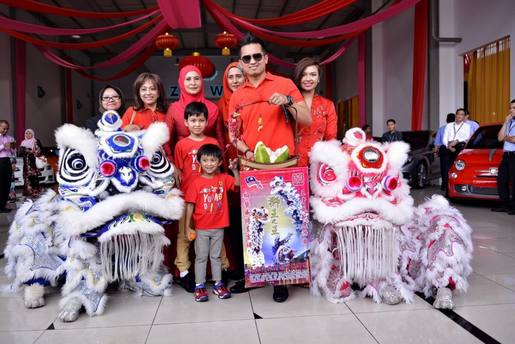 Datuk Wira SM Faisal, Datin Wira Emilia Hanafi & Family at NAZA World CNY Open House_