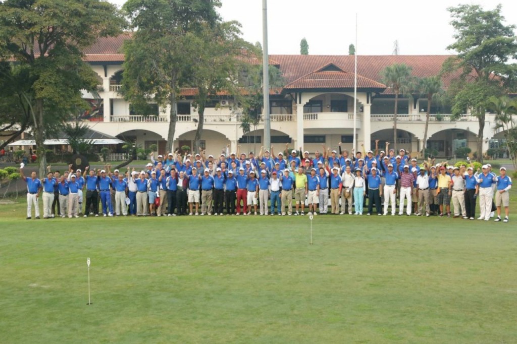 Photo 3 - Group shot of Nissan Green Drive HIO