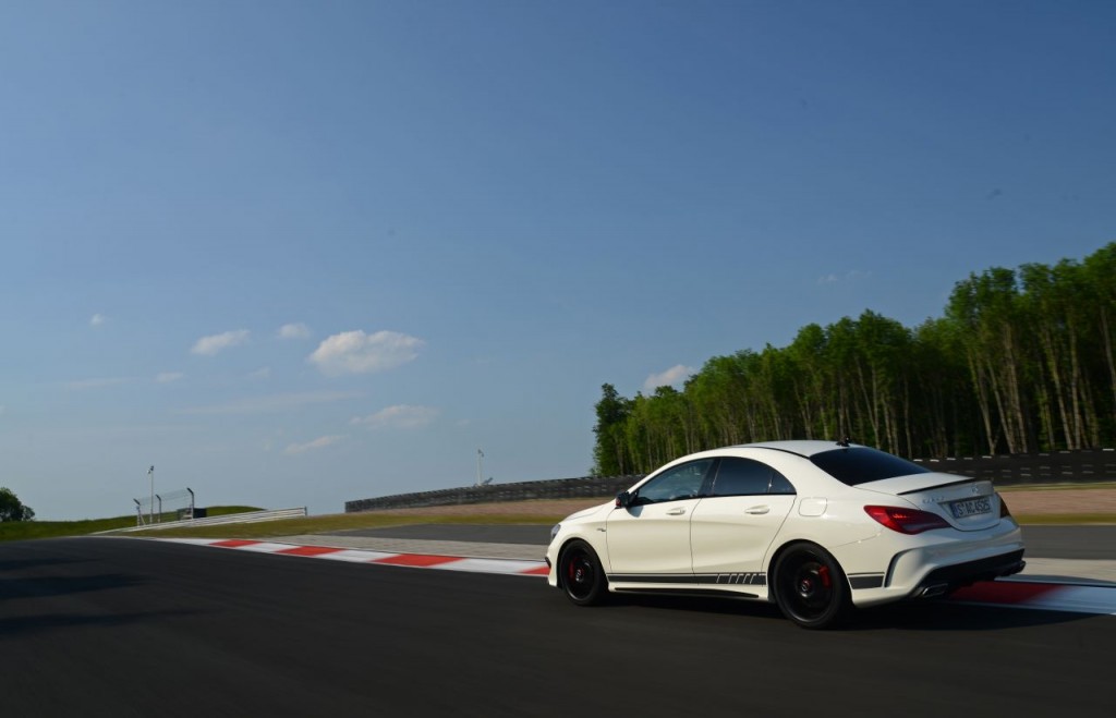 Mercedes-Benz CLA 45 AMG  (10)