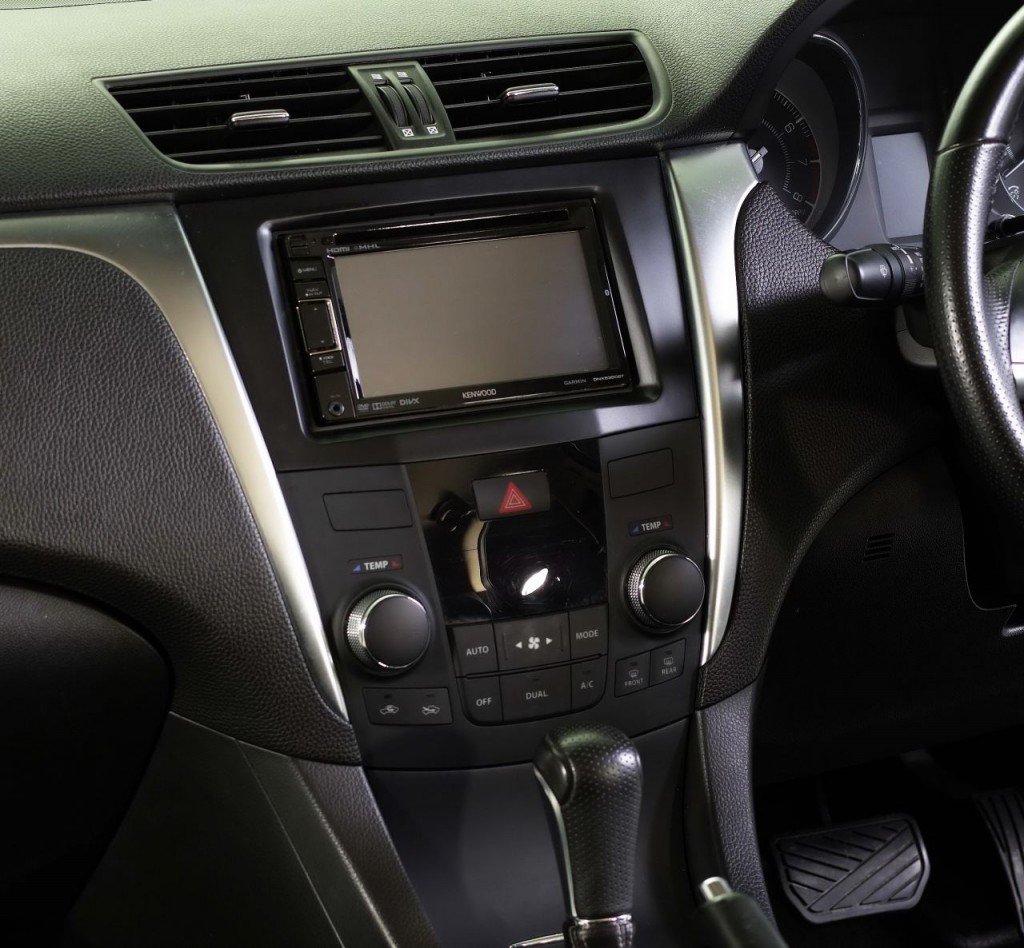 Suzuki Kizashi Limited Edition_2-Din Audio System