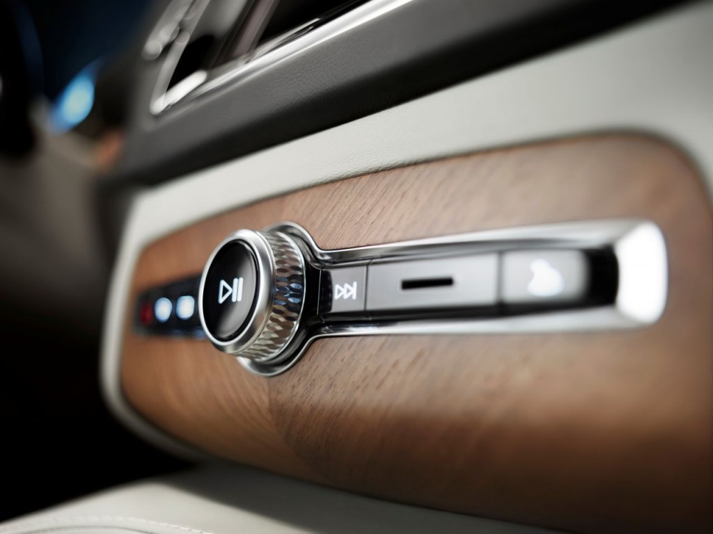 Volvo_XC90_Interior-03