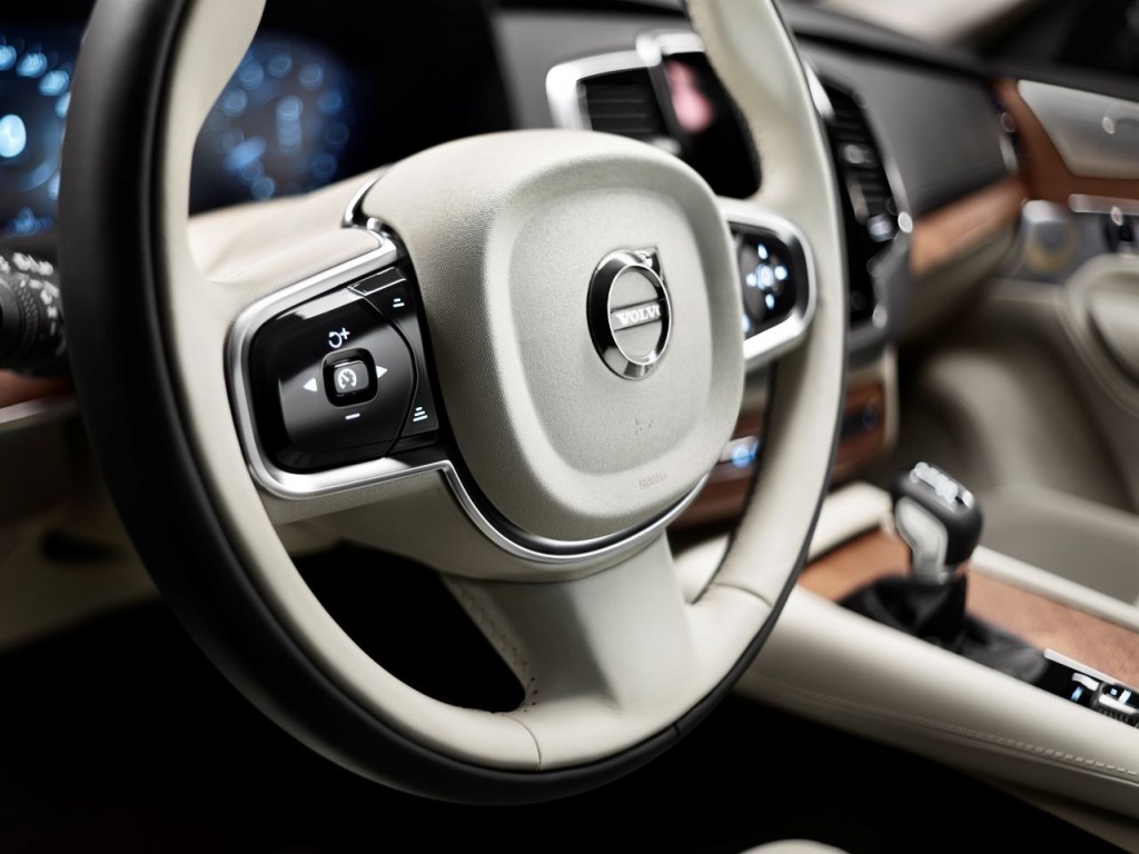 Volvo_XC90_Interior-05