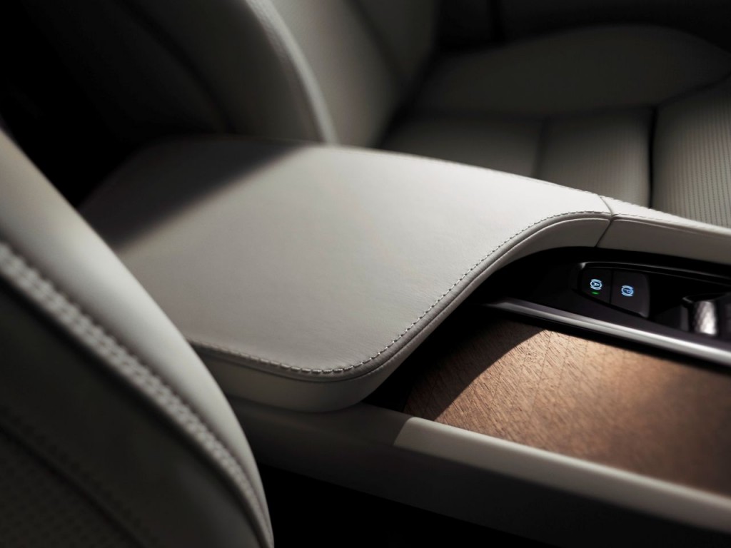 Volvo_XC90_Interior-06