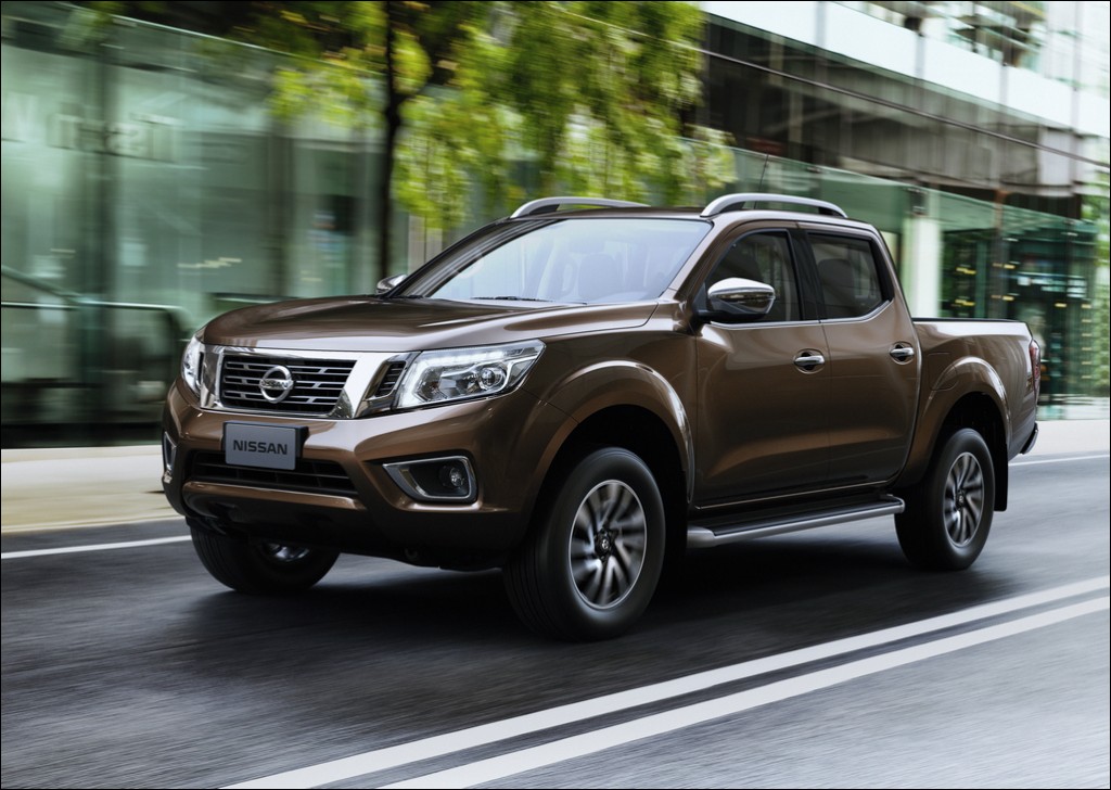 Nissan_NAVARA_NP300-01