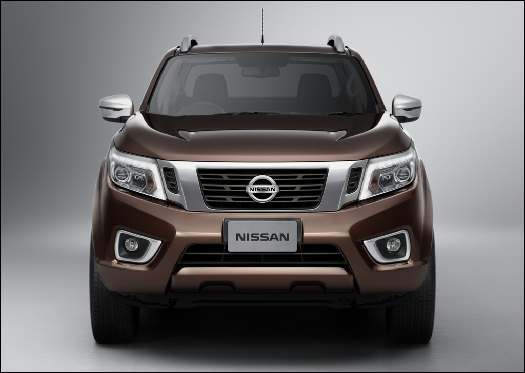 Nissan_NAVARA_NP300-06