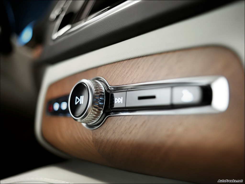 Volvo_XC90_Bowers&Wilkins_2